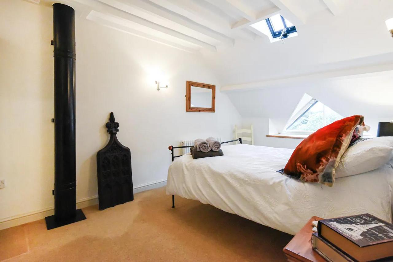 Converted Chapel, Stunning Sea & Mountain Views! Penmaen-mawr Exterior foto